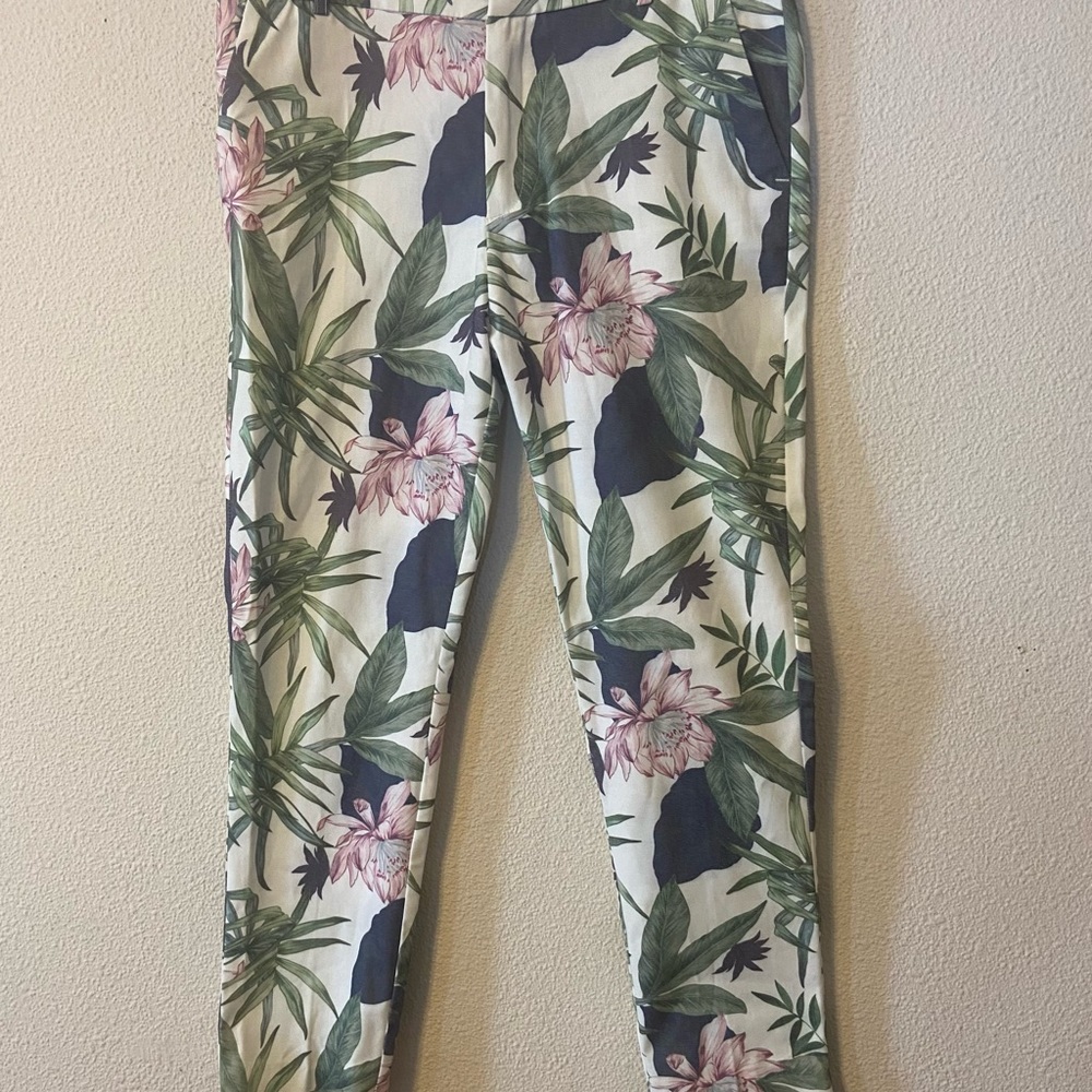 Stradivarius size12 crop pants palms design size 13 ankle
